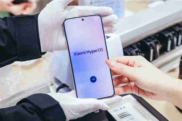 手机国补第一单买家:定零点闹钟抢购 凌晨便收到了商品