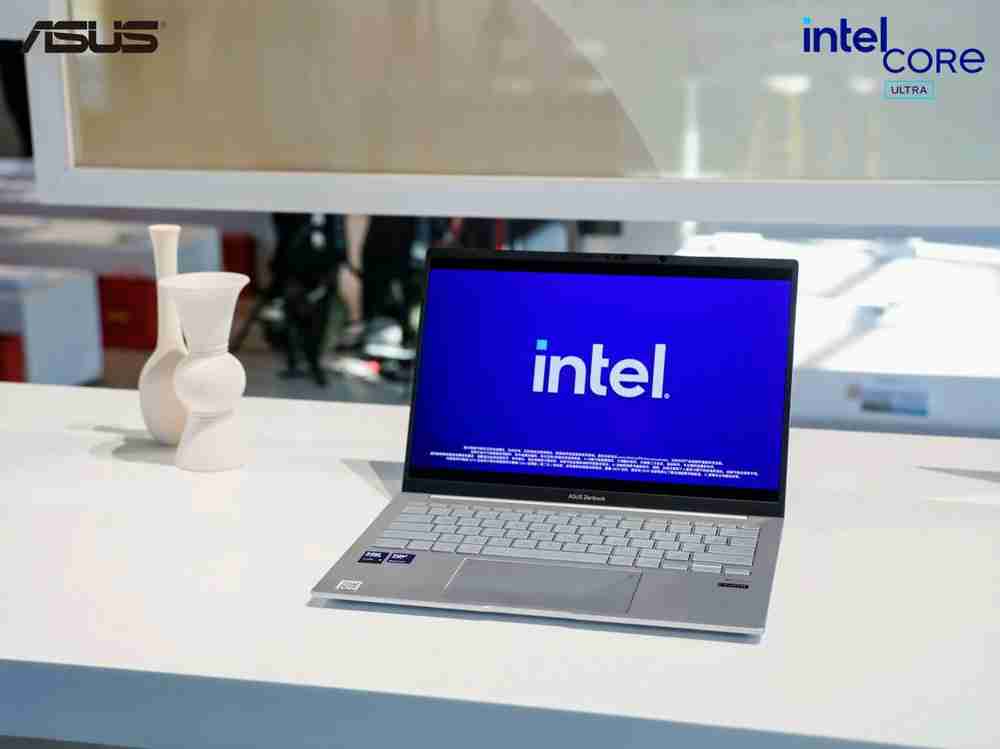 华硕灵耀全新AI PC发布:搭载第二代英特尔酷睿Ultra处理器