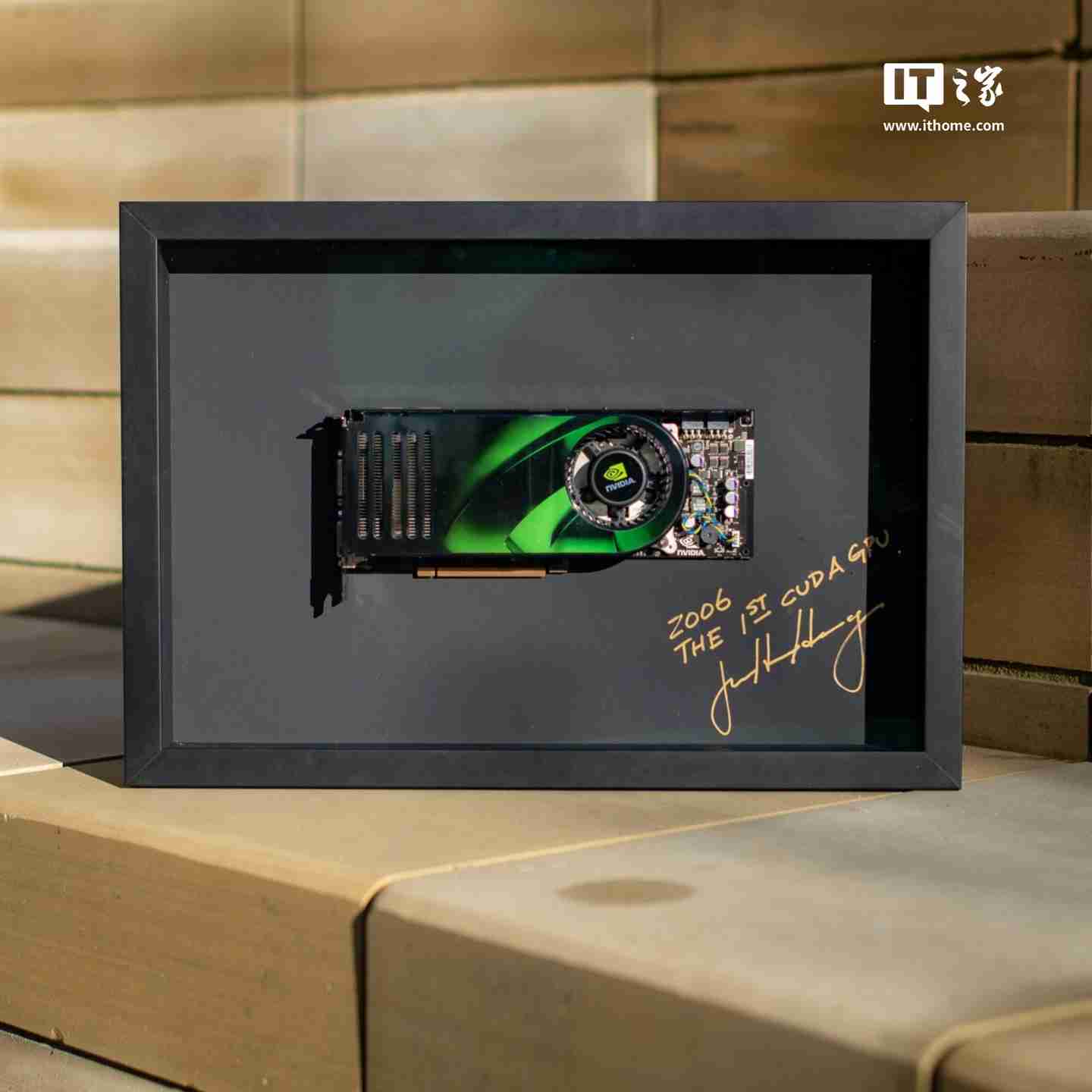 英伟达将赠送经典 GeForce 8800 Ultra 显卡，由 CEO 黄仁勋签名