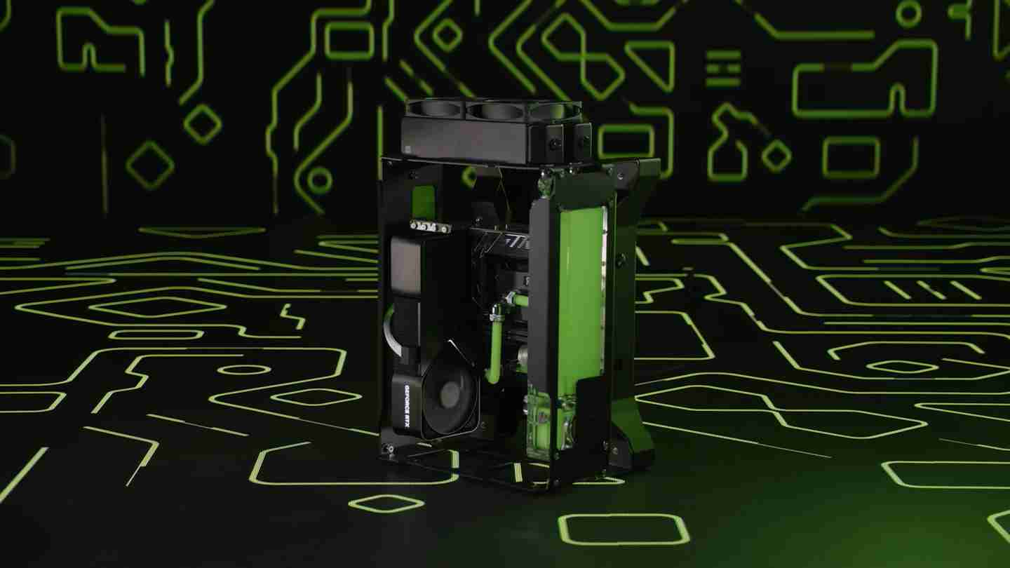 英伟达展示新双槽显卡设计,可能对应 RTX 50 系 FE 版本