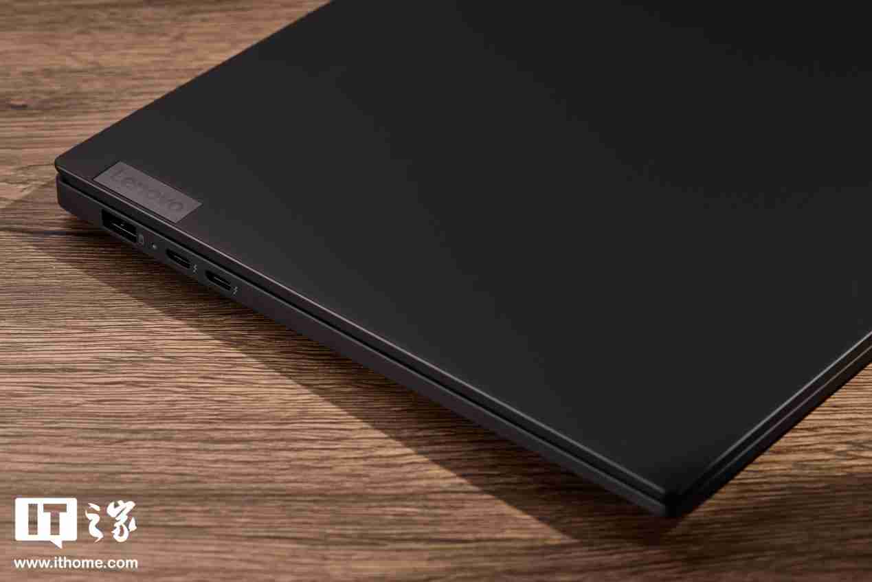 986g 超轻 AI PC 酷睿 Ultra 本,联想 ThinkPad X1 Carbon 2025 Aura 评测