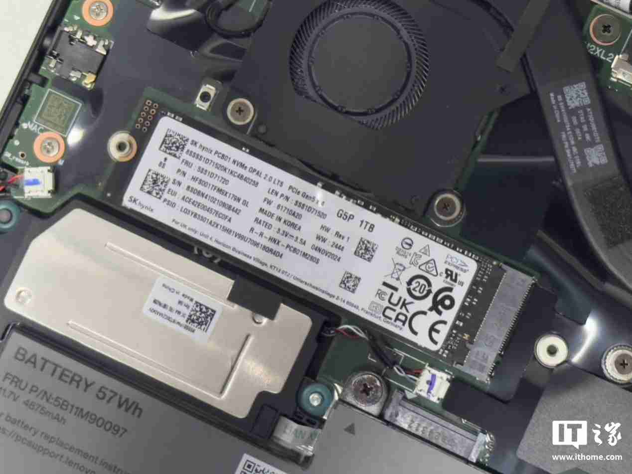 986g 超轻 AI PC 酷睿 Ultra 本,联想 ThinkPad X1 Carbon 2025 Aura 评测