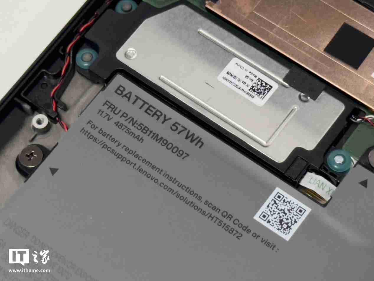 986g 超轻 AI PC 酷睿 Ultra 本,联想 ThinkPad X1 Carbon 2025 Aura 评测