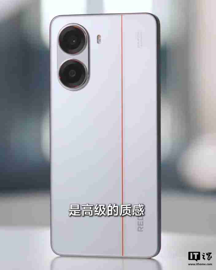 小米 REDMI 产品经理胡馨心开箱 Turbo 4 手机，明年 1 月 2 日发布