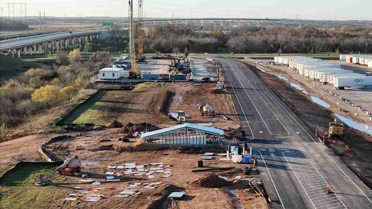 特斯拉得州工厂“赛博隧道”接近完工,出口外观酷似 Cybertruck