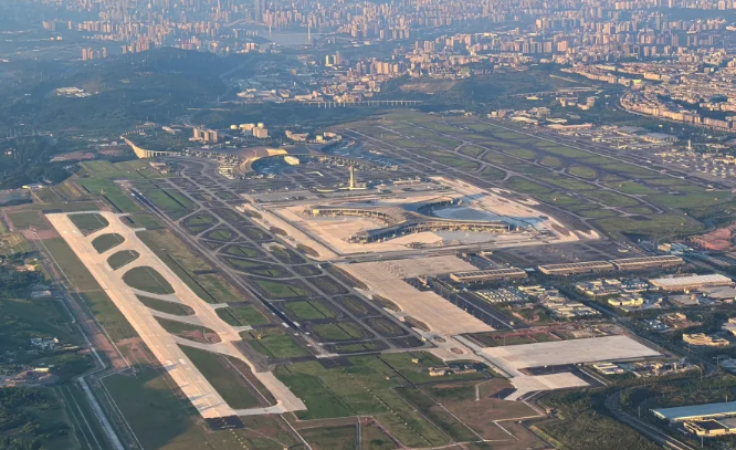 重庆江北国际机场第四跑道正式启用,东航 C919 执飞首个航班 重庆江北国际机场第四跑道正式启用,东航 C919 执飞首个航班