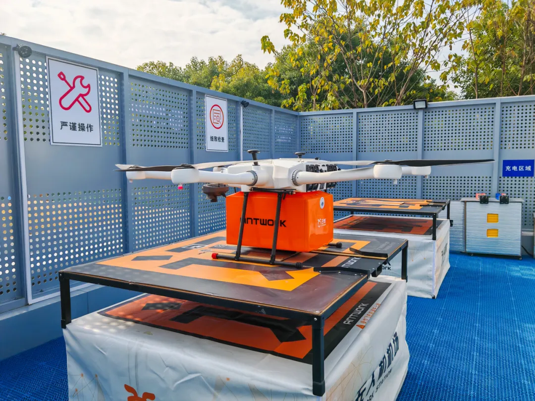 全国首个“低空 + 高铁”跨城联运场景在杭州投运,运输综合成本降低 30% 以上