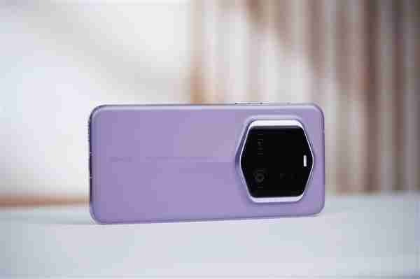 100倍变焦超远摄之王!荣耀Magic7 RSR保时捷设计图赏