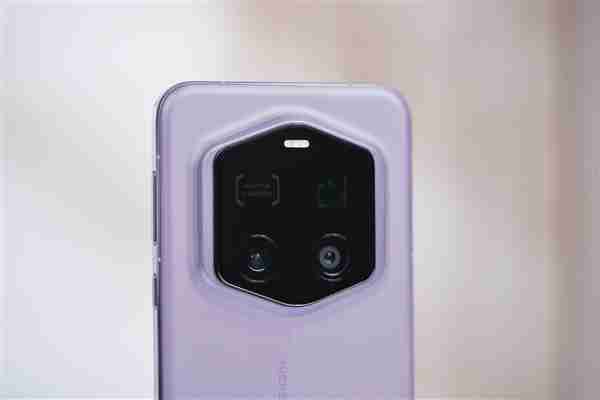 100倍变焦超远摄之王!荣耀Magic7 RSR保时捷设计图赏