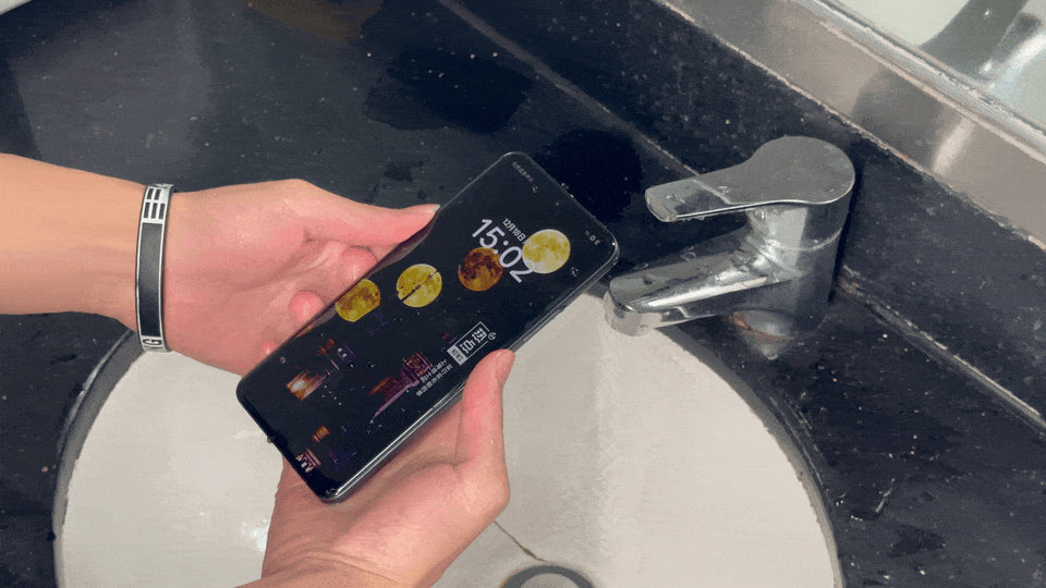 OPPO A5 Pro防水实测:最硬核防水手机实至名归