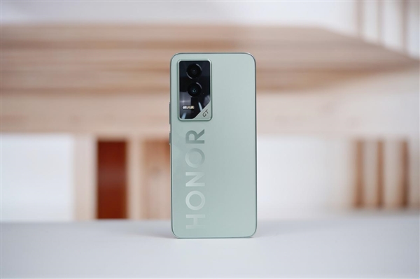 2000元档六边形战士!荣耀GT极光绿图赏