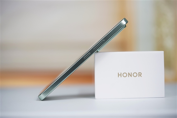 2000元档六边形战士!荣耀GT极光绿图赏