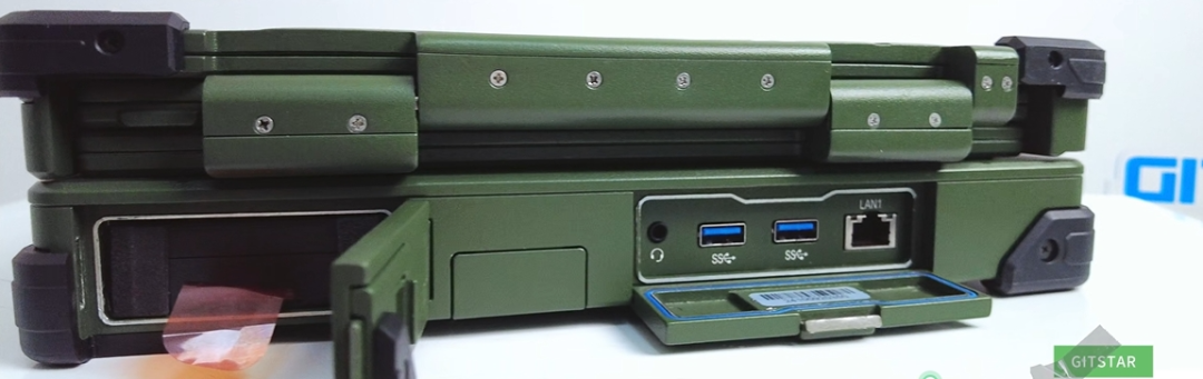 集特定制国防工业三屏加固笔记本亮相:国产飞腾 D2000 处理器 + 景嘉微 JM9230 独立显卡