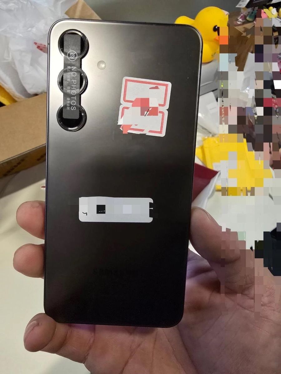 美版三星 Galaxy S25+ 手机真机曝光：新增 5G mmWave 天线，暗示效仿苹果告别实体 SIM 卡