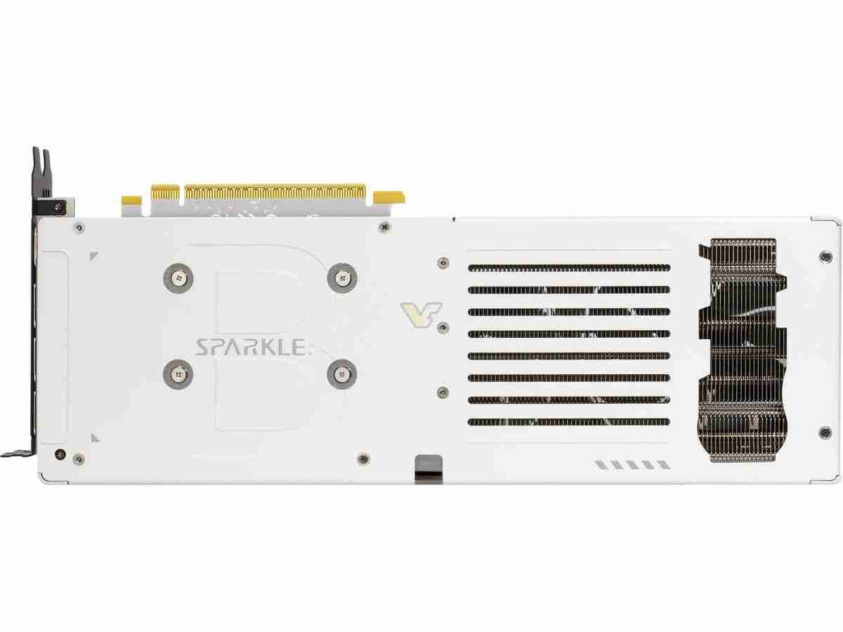 撼与锐炫 B580 TITAN LUNA 显卡曝光：纯白配色，出厂超频