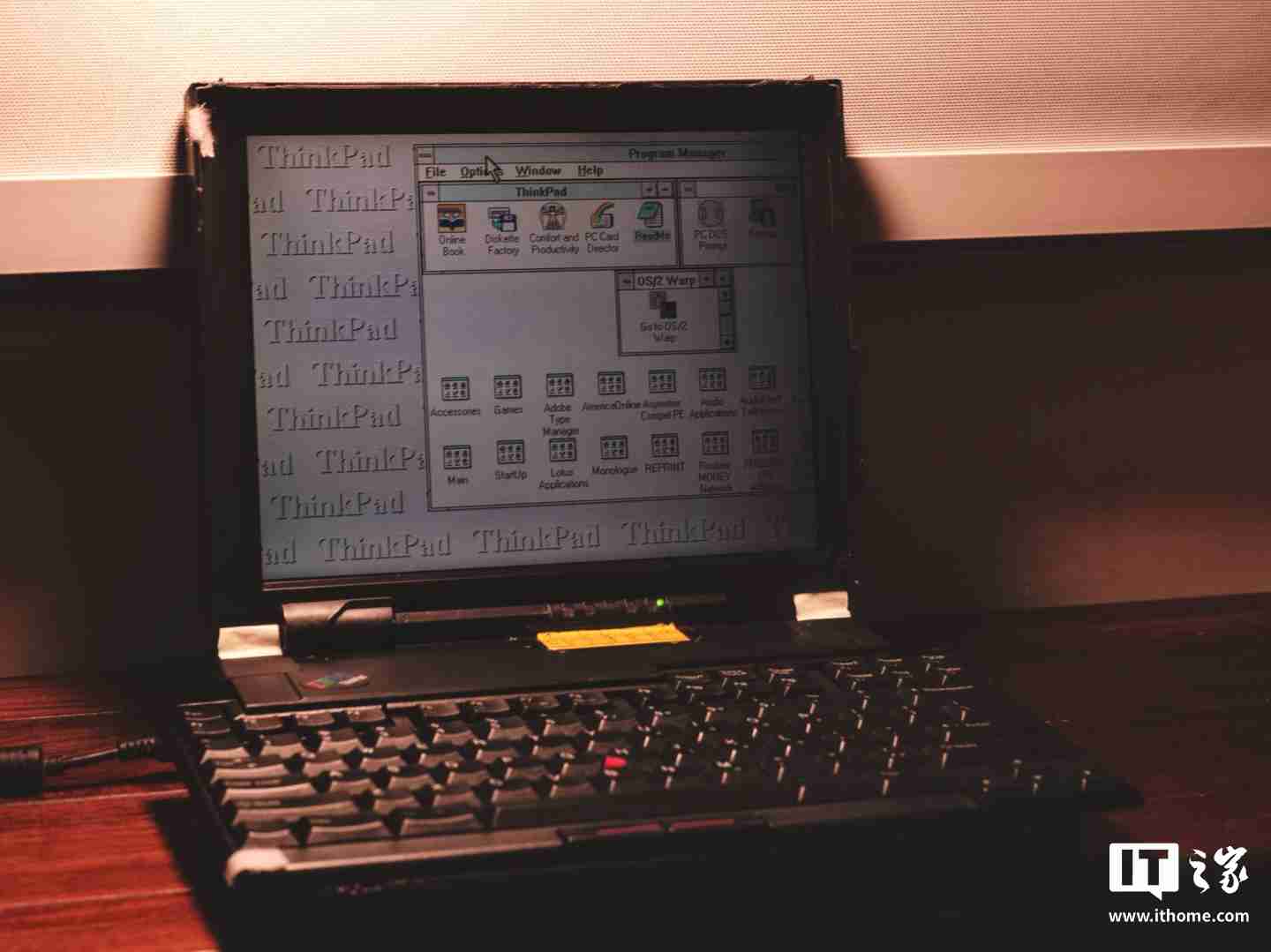 联想展示“AI 定制”1995 年经典款 ThinkPad 701C 蝴蝶机：换装酷睿 i7，内嵌个人智能体“小天”