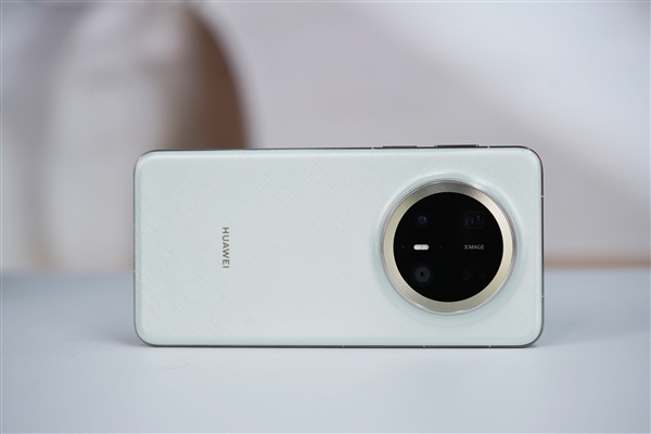 史上最强Mate!华为Mate 70 Pro+飞天青图赏