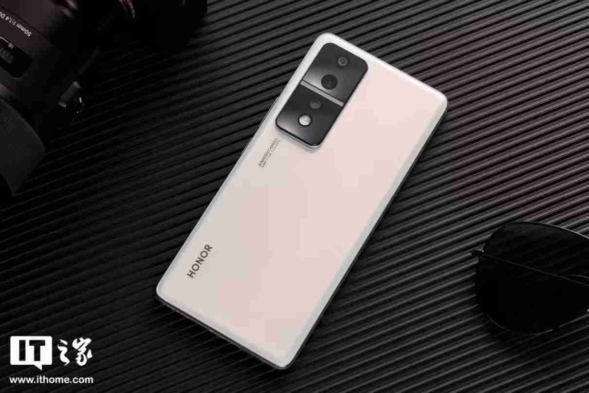 荣耀 GT 手机将搭载 3.3GHz 版本高通骁龙 8 Gen3 处理器,宣称拍照“应该比同档位性能手机都会更好”