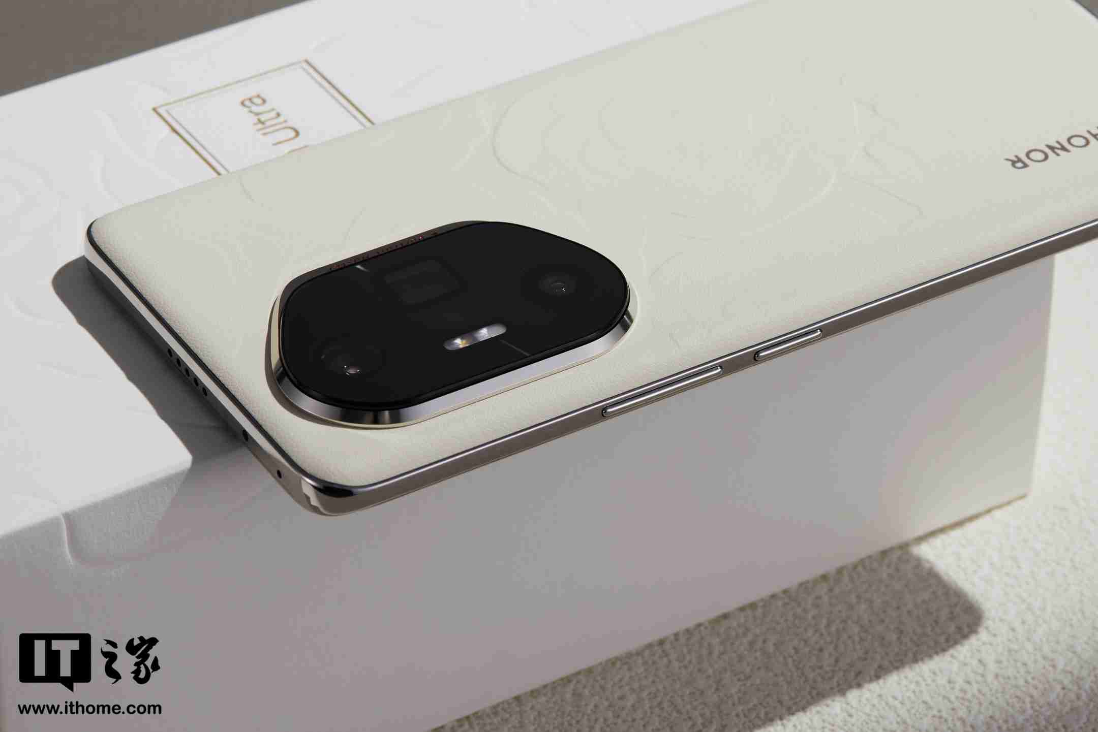 荣耀 300 系列手机图赏：首次引入 Ultra，浮雕印花，大自然美学