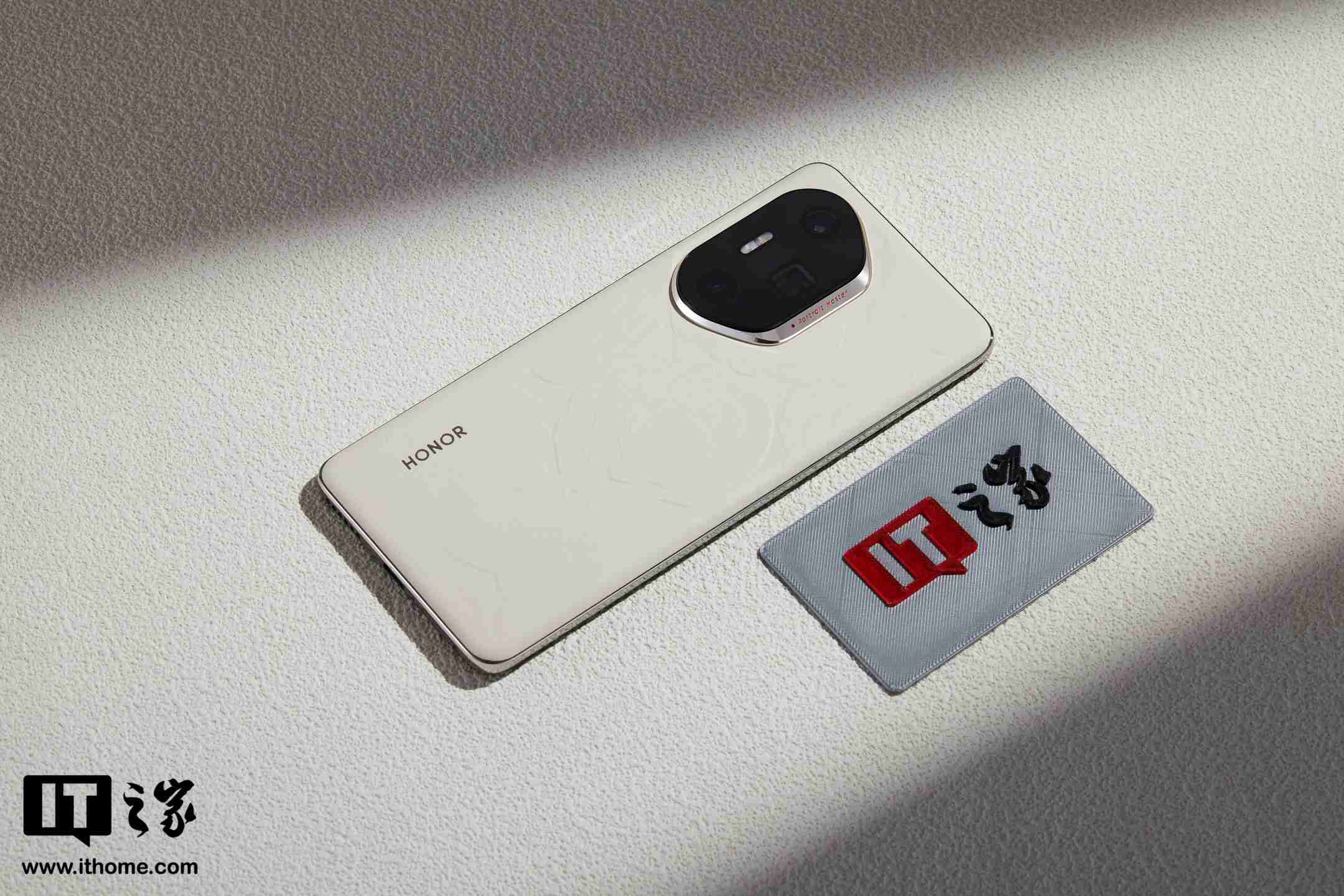 荣耀 300 系列手机图赏：首次引入 Ultra，浮雕印花，大自然美学