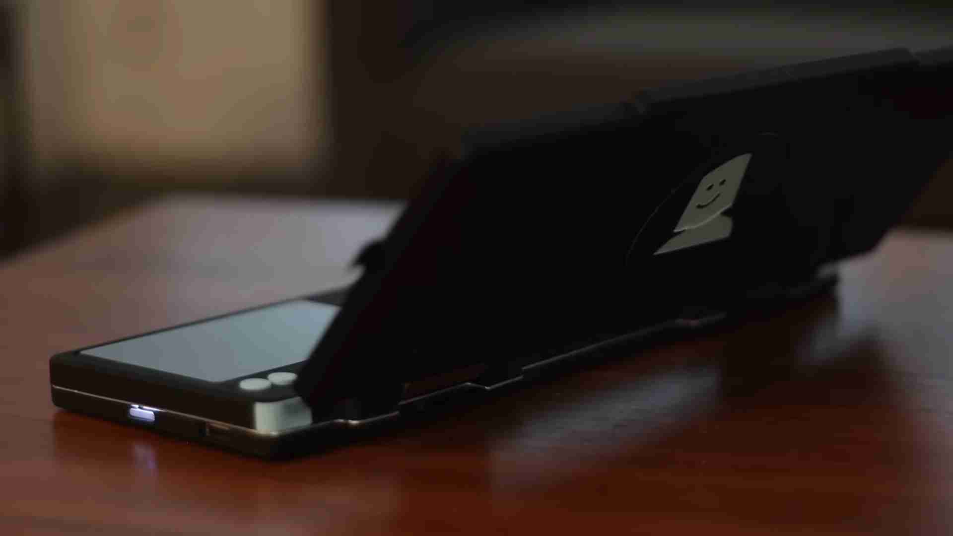 海外极客基于废旧笔记本打造 30:9 超宽屏掌机,配备键盘输入