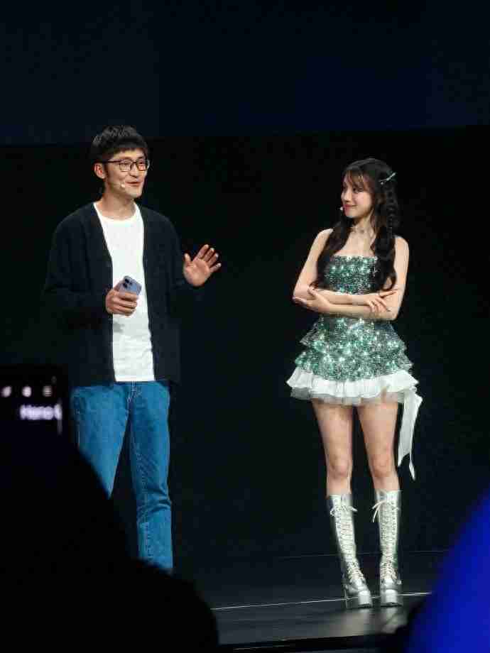 OPPO Reno13 Pro发布会:冷雕工艺+LivePhoto,这下真Ophone了~