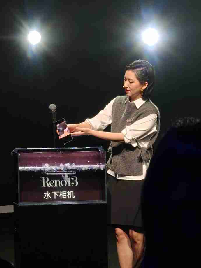 OPPO Reno13 Pro发布会:冷雕工艺+LivePhoto,这下真Ophone了~