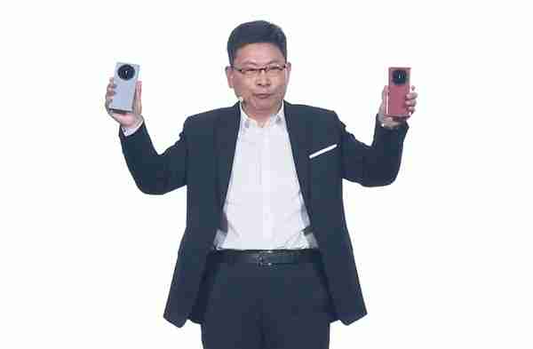 遥遥领先过时了!余承东爆新金句:强的飞起