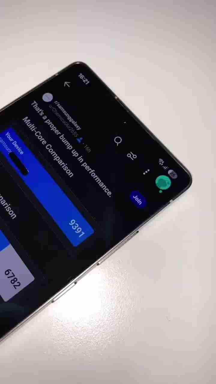 三星Galaxy S25 Ultra手机真机首曝:边角更圆润、边框更窄