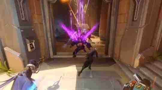 《守望先锋2》新英雄实机公开!可改变地形可爬墙