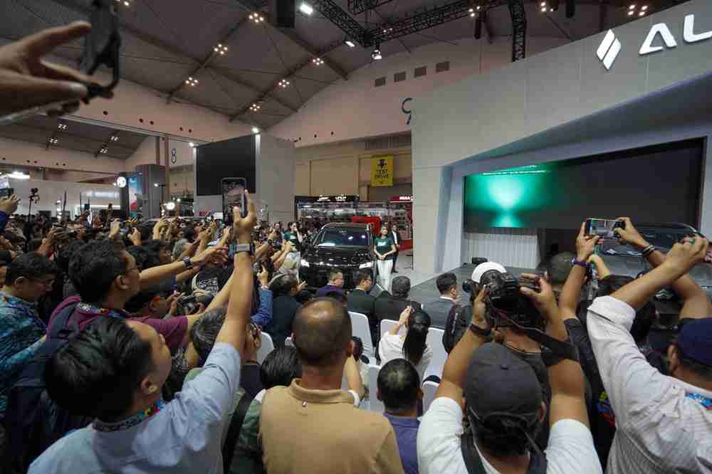 睿蓝汽车登陆东南亚市场,首款全球车睿蓝8在印尼首发亮相