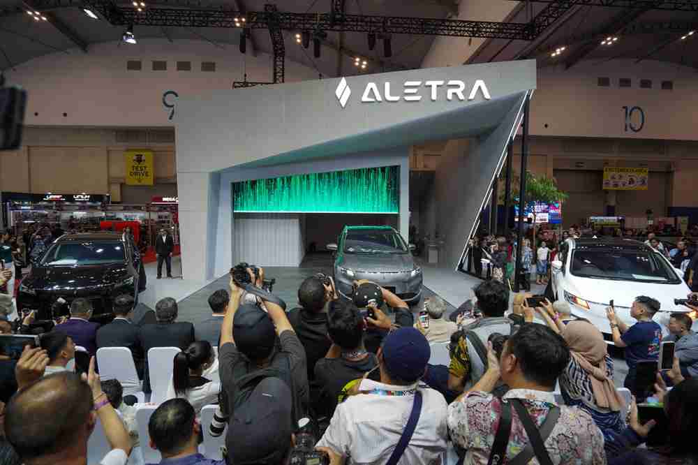 睿蓝汽车登陆东南亚市场,首款全球车睿蓝8在印尼首发亮相