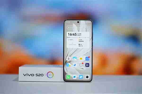185g机身塞下6500mAh大电池!vivo S20图赏