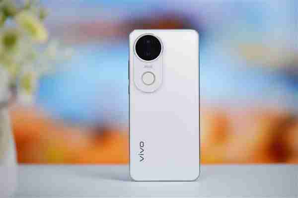 185g机身塞下6500mAh大电池!vivo S20图赏