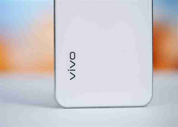 185g机身塞下6500mAh大电池!vivo S20图赏