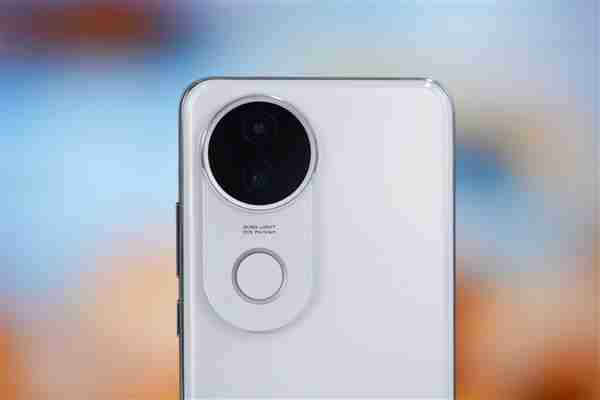 185g机身塞下6500mAh大电池!vivo S20图赏