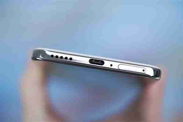 185g机身塞下6500mAh大电池!vivo S20图赏