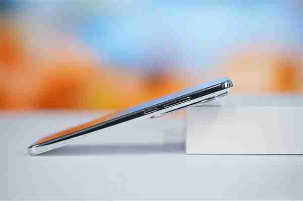 185g机身塞下6500mAh大电池!vivo S20图赏