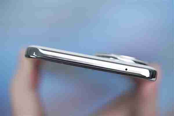 185g机身塞下6500mAh大电池!vivo S20图赏