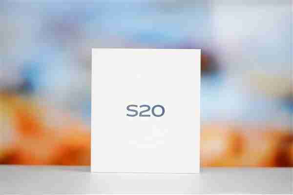 185g机身塞下6500mAh大电池!vivo S20图赏