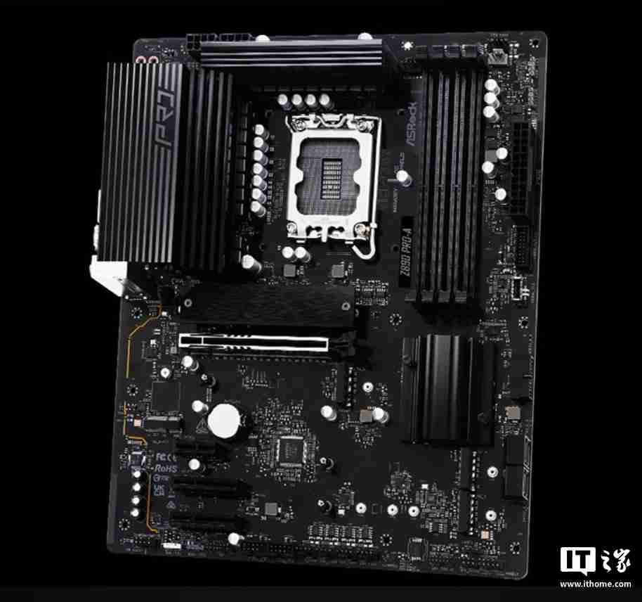 雷神黑武士 Shark 水冷电竞主机上新酷睿 Ultra 版,国补到手价 13699 元起