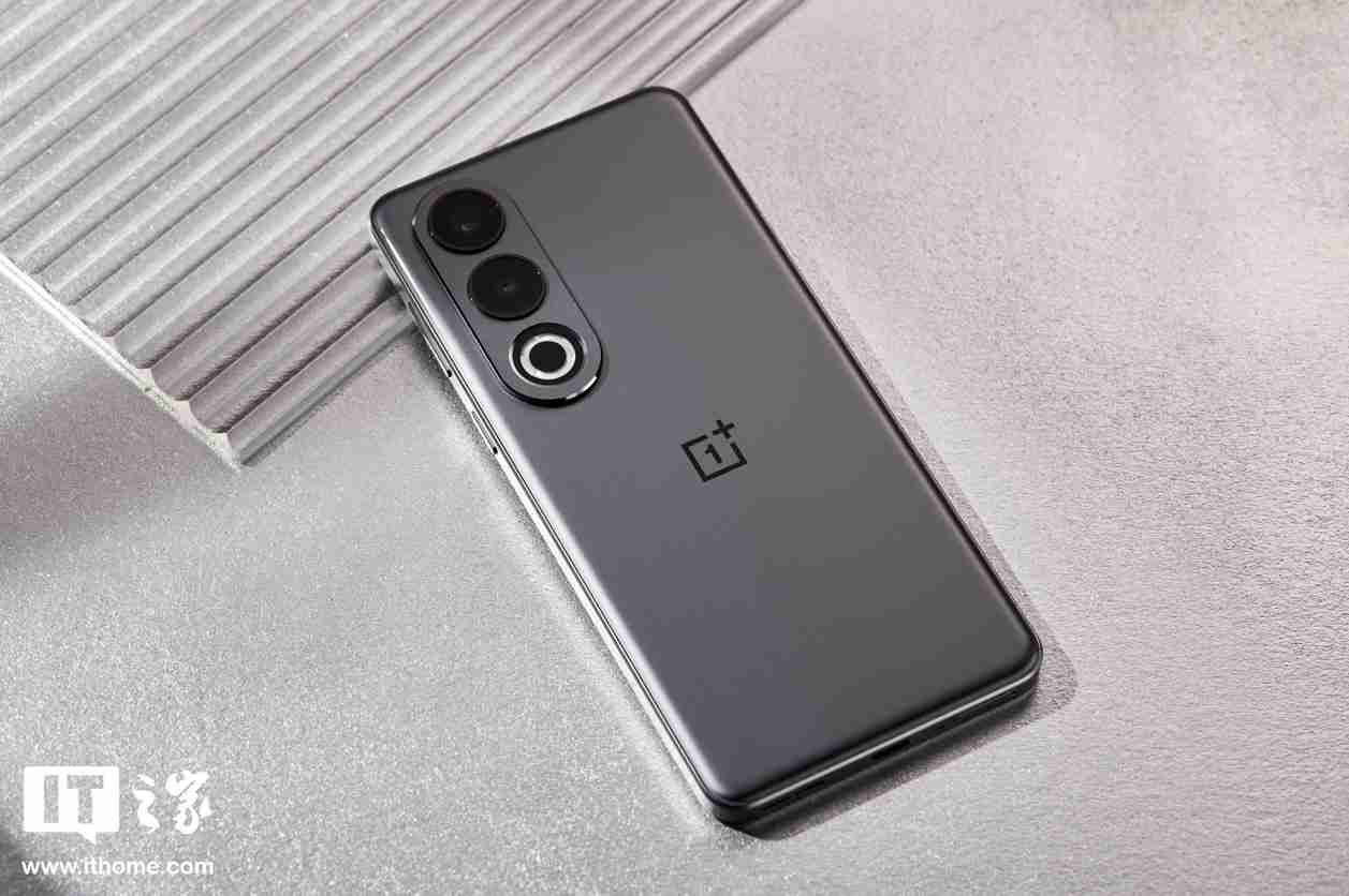 消息称某厂新机将搭载骁龙 8 至尊版、配 6.31 英寸左右 1.5K 小直屏,预计为一加 Ace 系列手机