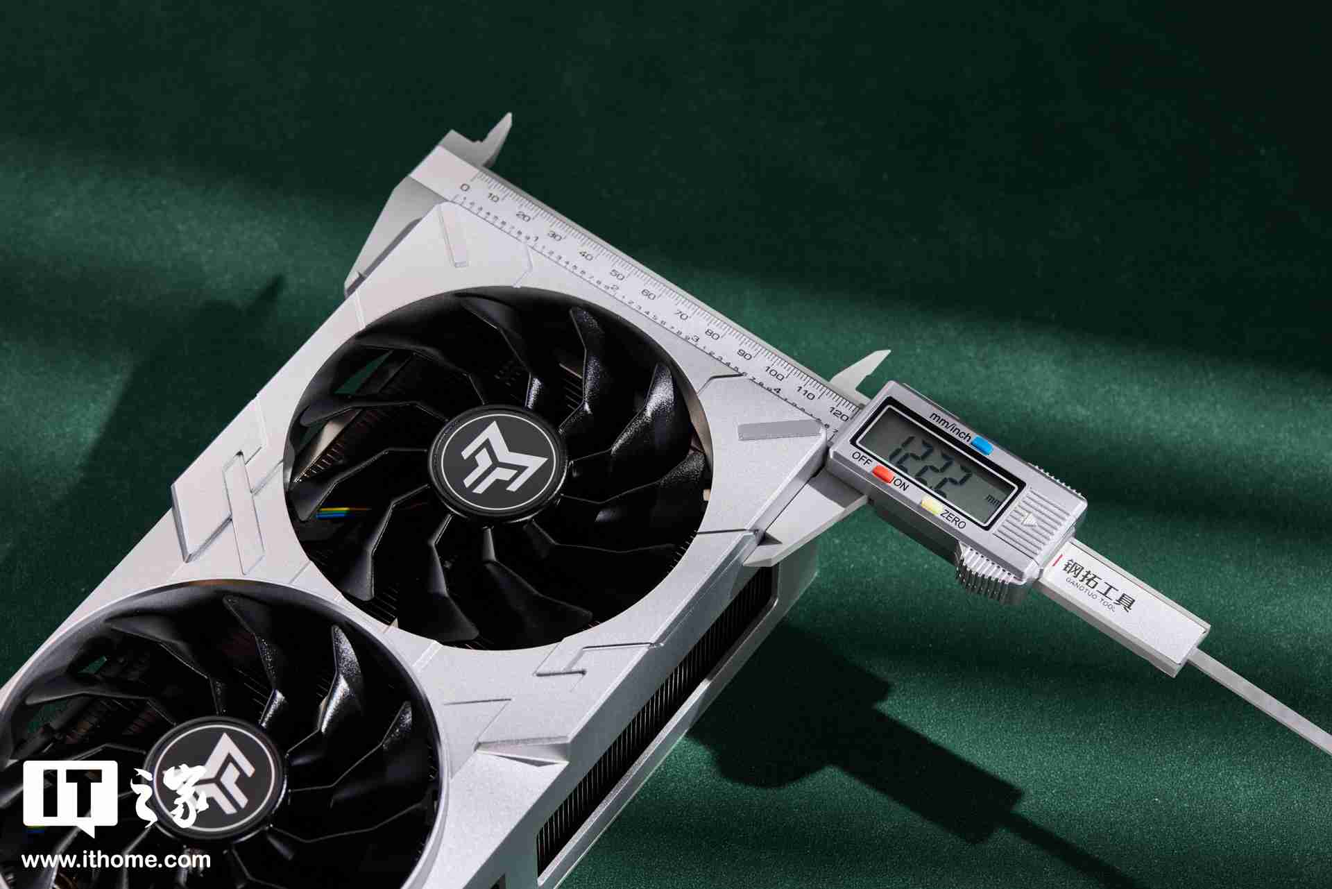 影驰 GEFORCE RTX 4070Ti SUPER 金属大师 Plus OC 图赏,硬派金属风,旗舰同款散热