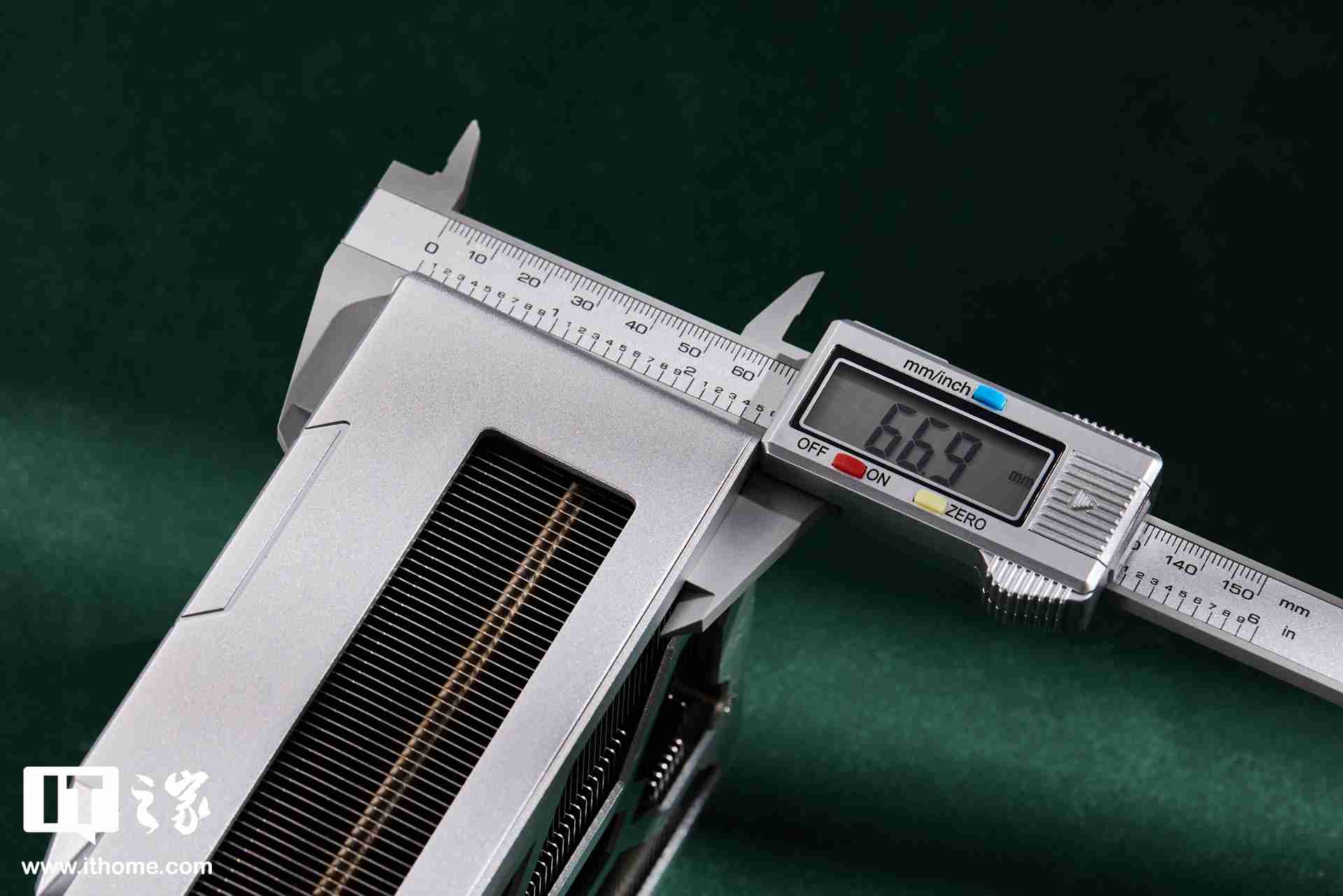 影驰 GEFORCE RTX 4070Ti SUPER 金属大师 Plus OC 图赏,硬派金属风,旗舰同款散热