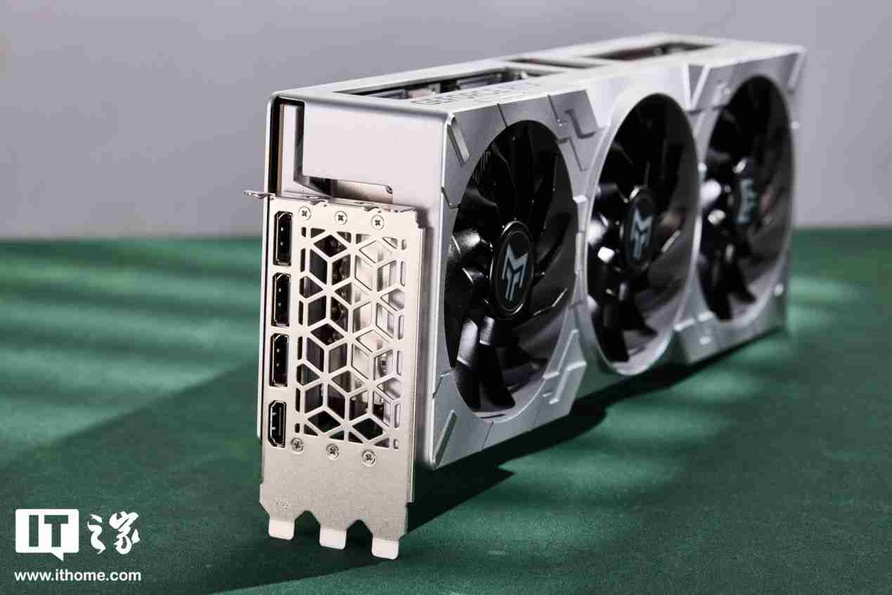 影驰 GeForce RTX 4070Ti SUPER 金属大师 Plus OC 评测：好散热榨干每一丝性能