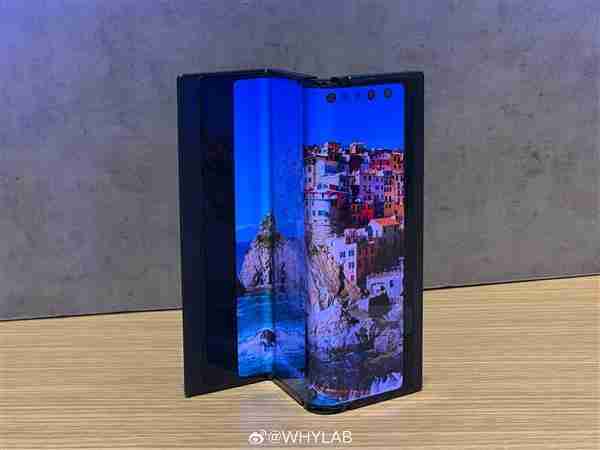 华星首款自研三折叠屏样机现身:7.85英寸大屏加持