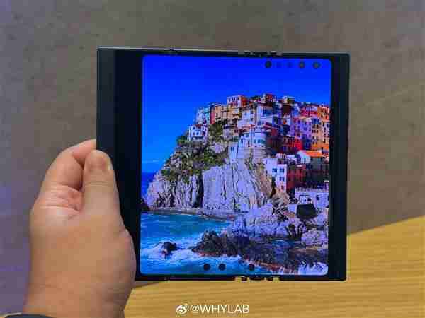 华星首款自研三折叠屏样机现身:7.85英寸大屏加持