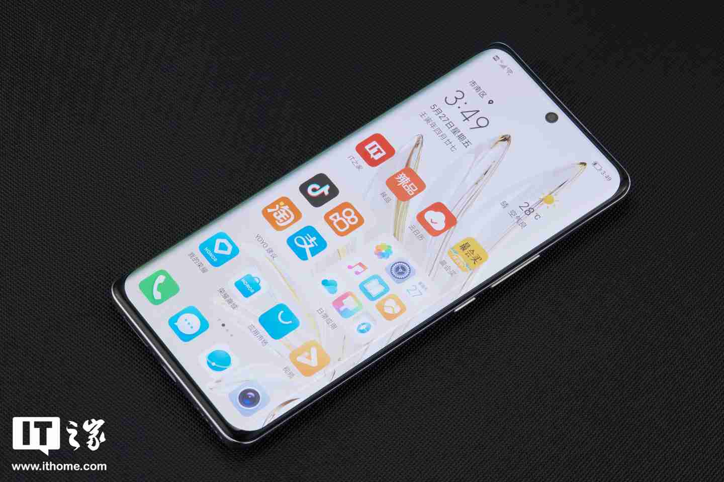 荣耀新机曝光：不规则相机模组设计，预计为数字“300”系列手机