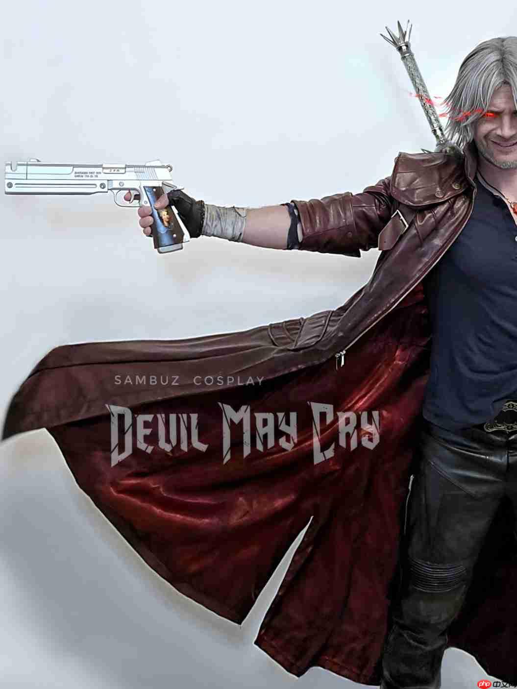 皮衣配圣诞帽!意大利Coser演绎《鬼泣5》圣诞但丁