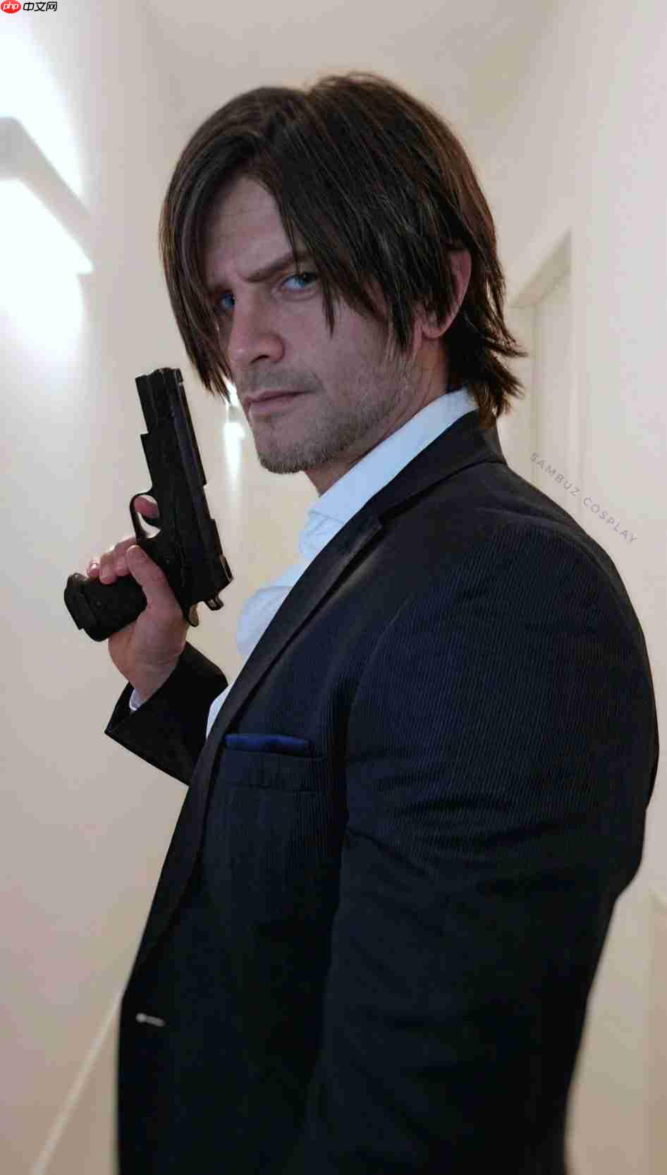 皮衣配圣诞帽!意大利Coser演绎《鬼泣5》圣诞但丁